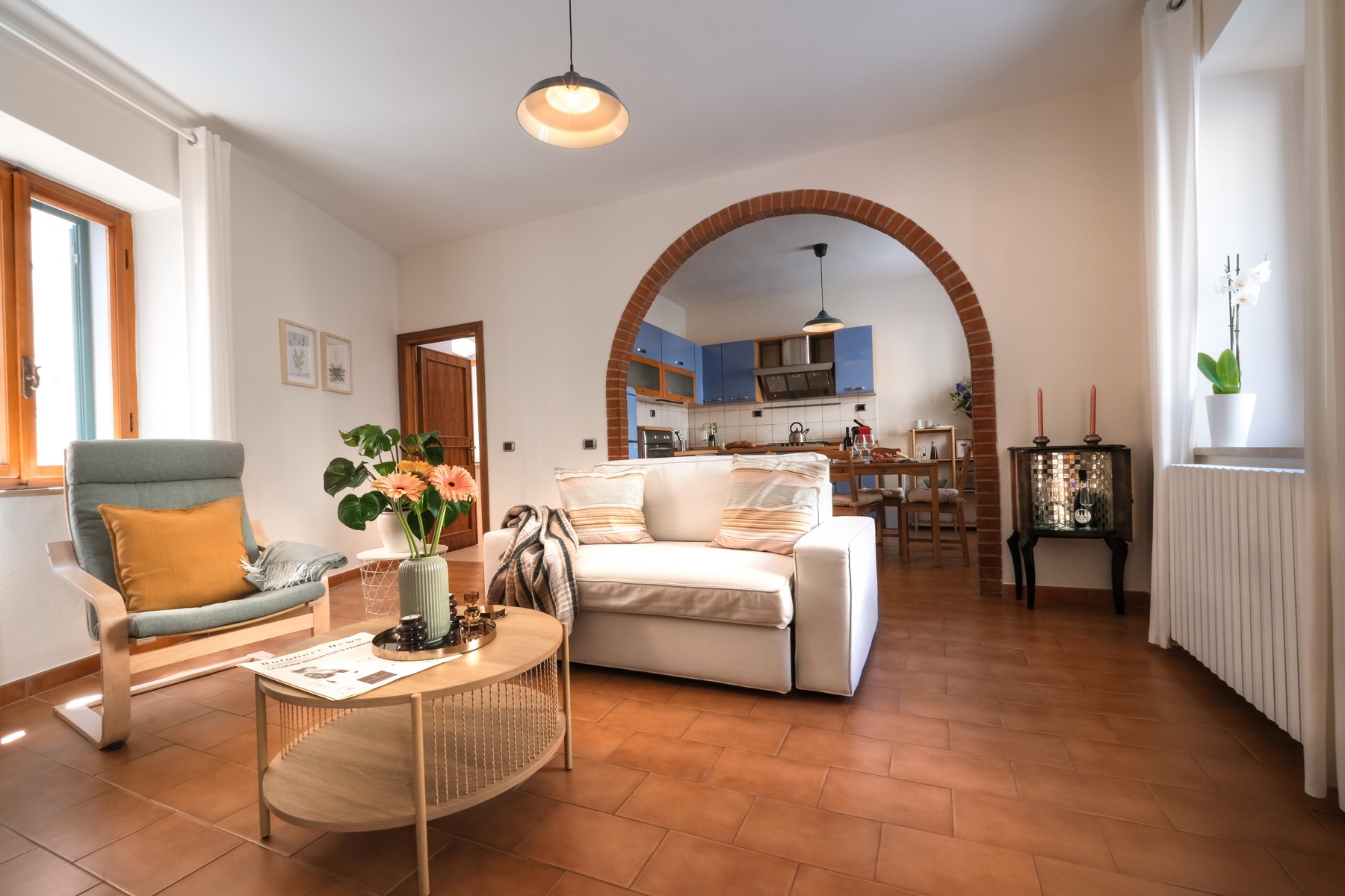 Living area, alternative angle