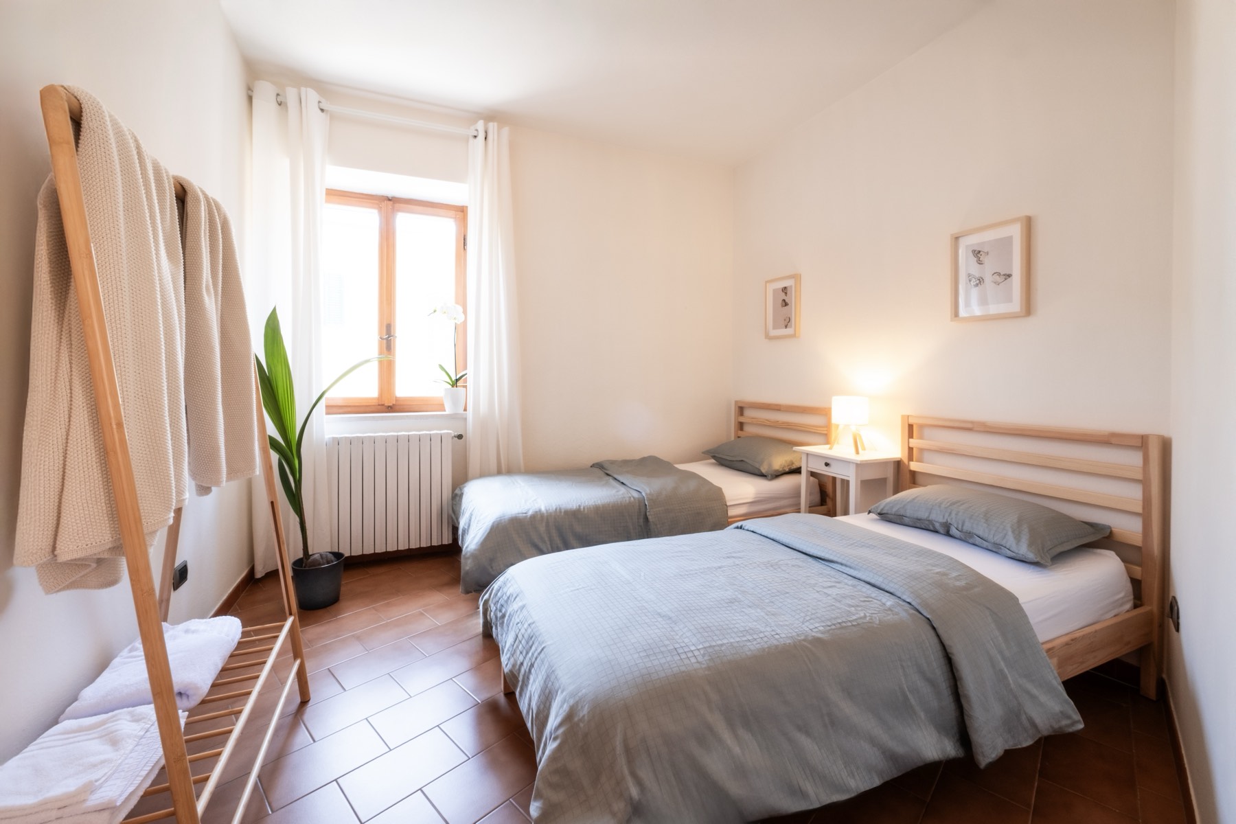 Second bedroom with twin beds